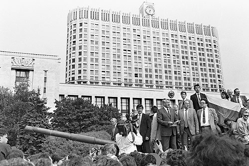 Yeltsin, agost 1991 dirigint-se als manifestants